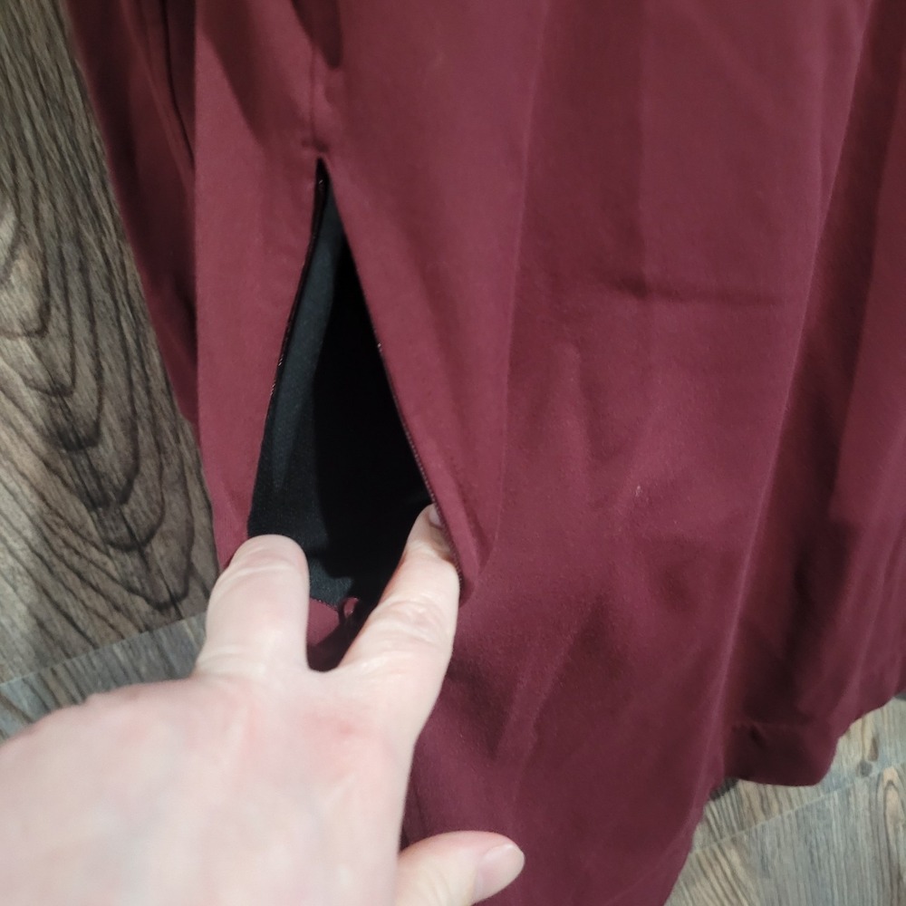 Duluth Trading Hot NoGA Stretch Dress Sz M Berry Hooded Pockets Moisture Wicking - Picture 7 of 12